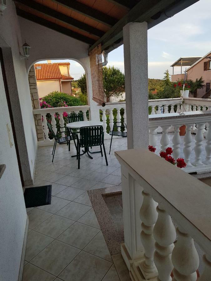 Ferienwohnung Nada And Family Rovinjsko Selo Exterior foto