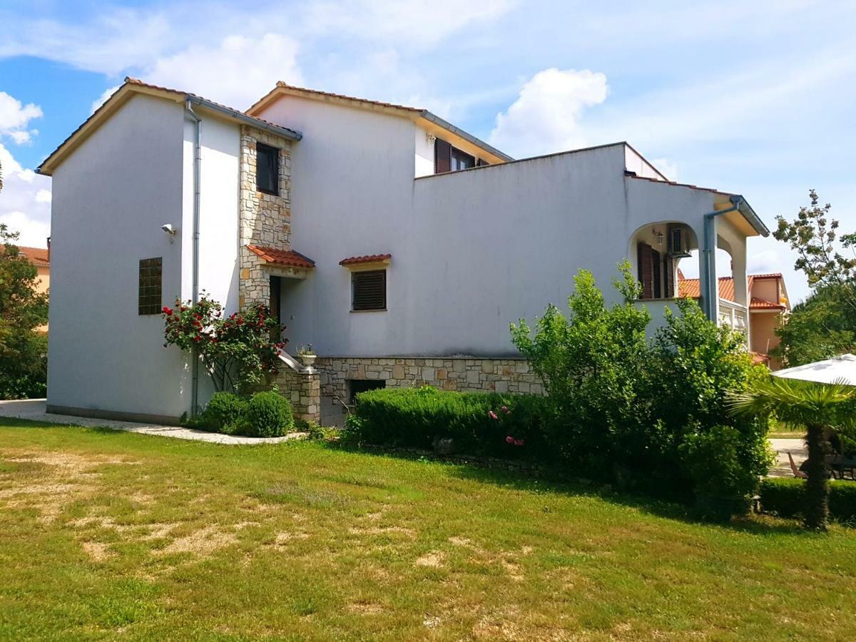 Ferienwohnung Nada And Family Rovinjsko Selo Exterior foto